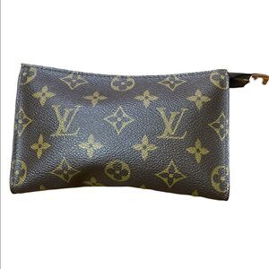 Louis Vuitton Classic Monogram zippered Pochette logo leather tan brass loop
